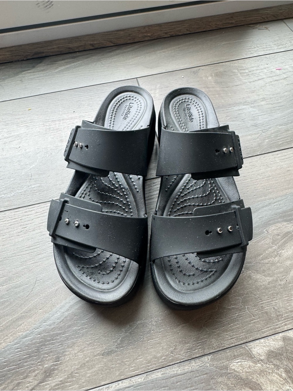 Crocs Brooklyn Buckle Low Wedge Sandals – Women’s Size 8 – NEW